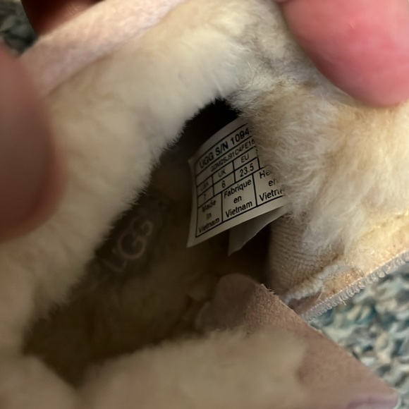 Like new Ugg boots - Picture 4 of 8